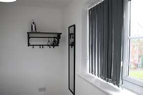 3 Bedroom House Close to City Centre/ Free Parking