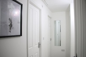 3 Bedroom House Close to City Centre/ Free Parking