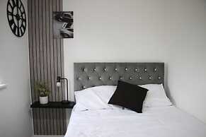 3 Bedroom House Close to City Centre/ Free Parking