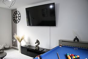 3 Bedroom House Close to City Centre/ Free Parking