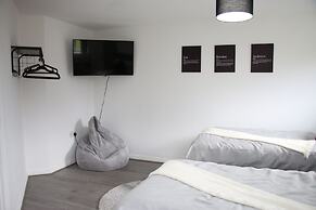 3 Bedroom House Close to City Centre/ Free Parking