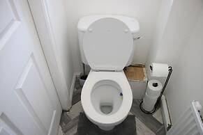 3 Bedroom House Close to City Centre/ Free Parking