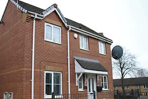 3 Bedroom House Close to City Centre/ Free Parking