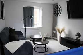 3 Bedroom House Close to City Centre/ Free Parking