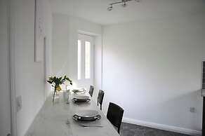 3 Bedroom House Close to City Centre/ Free Parking