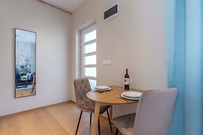 Nemes Apartment The Petite