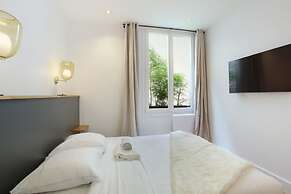 Superb Haussmanian Apartment Palais Royal