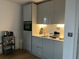 2br-modern-fullkitchen-25mincentrallondon-parking