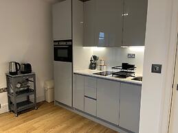 2br-modern-fullkitchen-25mincentrallondon-parking