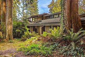 Puzzle Point Lodge in Poulsbo