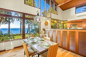 Puzzle Point Lodge in Poulsbo