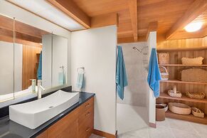 Puzzle Point Lodge in Poulsbo