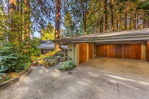 Puzzle Point Lodge in Poulsbo