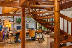 Puzzle Point Lodge in Poulsbo