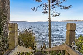 Puzzle Point Lodge in Poulsbo