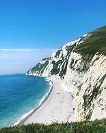 Seaview Chalet-durdledoor-sleeps4to6- Pet Friendly