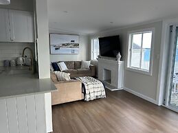 Dreamy Lake Retreat & Sunsets