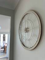 Dreamy Lake Retreat & Sunsets