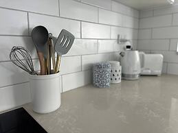 Dreamy Lake Retreat & Sunsets