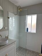 Dreamy Lake Retreat & Sunsets