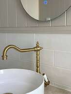 Dreamy Lake Retreat & Sunsets