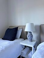 Dreamy Lake Retreat & Sunsets