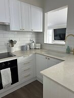 Dreamy Lake Retreat & Sunsets