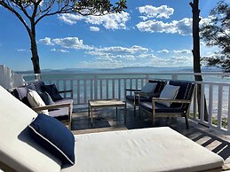 Dreamy Lake Retreat & Sunsets