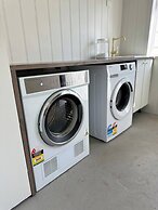 Dreamy Lake Retreat & Sunsets