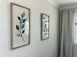 Dreamy Lake Retreat & Sunsets