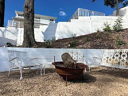 Dreamy Lake Retreat & Sunsets