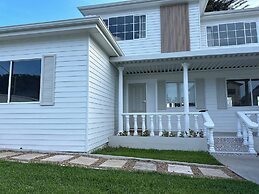 Dreamy Lake Retreat & Sunsets