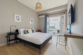 Phaedrus Living Neos Kosmos Luxury Pearl