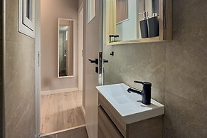 Phaedrus Living Neos Kosmos Luxury Pearl