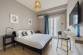 Phaedrus Living Neos Kosmos Luxury Pearl