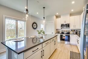 2 Mi to Duke & 3 Mi to Downtown: Durham Townhome