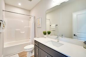 2 Mi to Duke & 3 Mi to Downtown: Durham Townhome