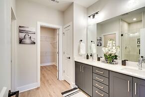 2 Mi to Duke & 3 Mi to Downtown: Durham Townhome