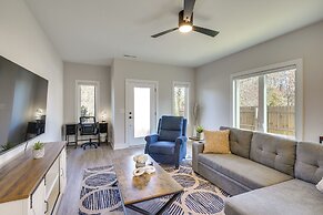 2 Mi to Duke & 3 Mi to Downtown: Durham Townhome
