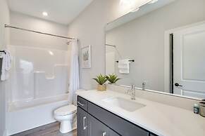 2 Mi to Duke & 3 Mi to Downtown: Durham Townhome