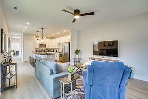 2 Mi to Duke & 3 Mi to Downtown: Durham Townhome