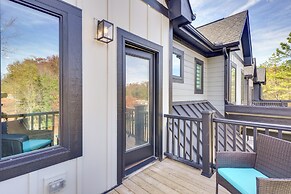2 Mi to Duke & 3 Mi to Downtown: Durham Townhome