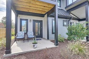 2 Mi to Duke & 3 Mi to Downtown: Durham Townhome