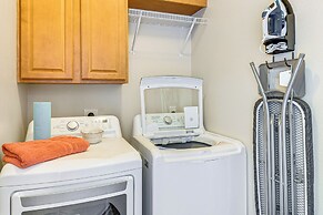 2 Mi to Texas A&m: Unit w/ Pool & Hot Tub Access