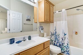 2 Mi to Texas A&m: Unit w/ Pool & Hot Tub Access