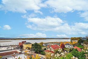 Walk to Columbia River: Mtn-view St Helens Haven
