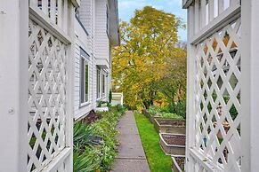 Walk to Columbia River: Mtn-view St Helens Haven