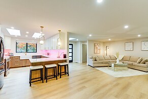 Walk to Waterfront Park: Modern Home in Tacoma