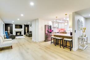 Walk to Waterfront Park: Modern Home in Tacoma