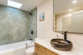 Walk to Waterfront Park: Modern Home in Tacoma